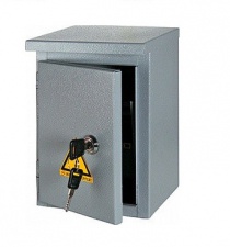 Шкаф e.mbox.stand.n.04.z металлический, под 4мод., Герметичный IP54, навесной, с замком Enext