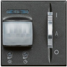 Axolute Выключатель с пассивным ИК-датчиком движения Bticino